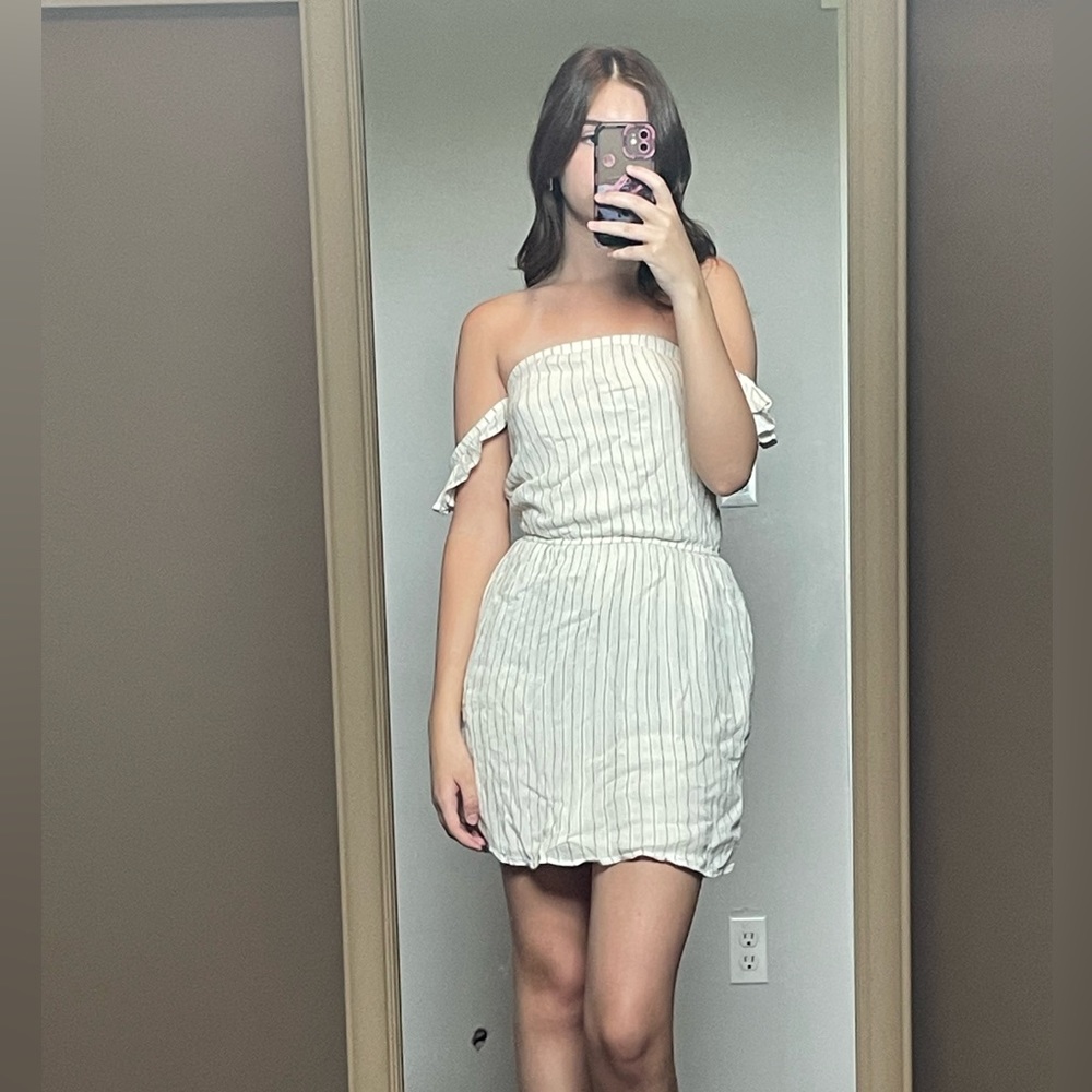 American Eagle Outfitters sundress with off the shoulder straps.  Size XS.
